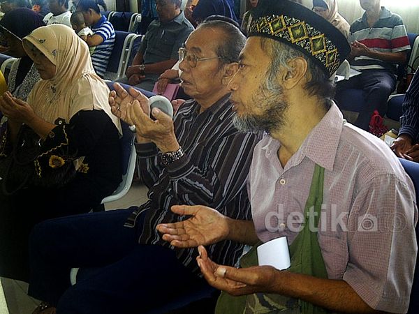 Dokter dan Pasien Doa Bersama untuk dr Ayu