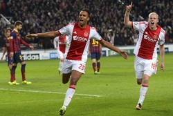 Para pemain Ajax merayakan kemenangan. Reuters/Toussaint Kluiters