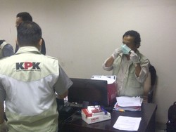 Dokumen yang Disita dari Kantor Mochtar Effendi Terkait Pilkada di Sumatera