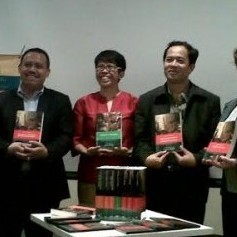 Ketika Sastrawan Amerika Merilis Paket Pendidikan Wayang