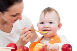 Pemberian Makanan Bayi Lebih Penting Daripada Politik yang Carut-marut