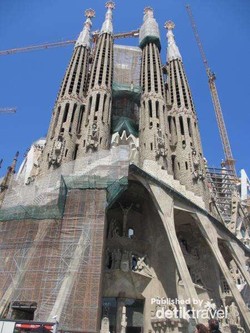 Sagrada Familia, Gereja Paling Artistik di Barcelona