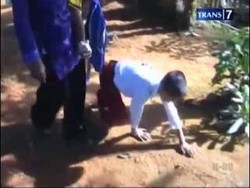 Semangat Sekolah dengan Tangan