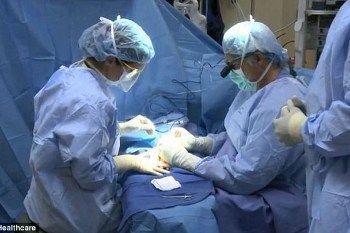 Melihat Kegigihan dr Rummel yang Meski Lumpuh Tetap Bisa Mengoperasi Pasien