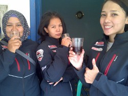 3 Srikandi Tukang Ngopi