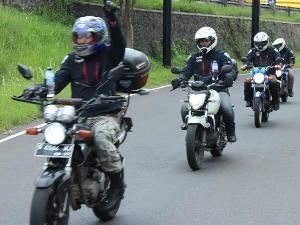 Touring Santai ala Road Warriors