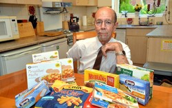 Pria 66 Tahun Ini Tetap Sehat dengan Hanya Makan Junk Food dan Merokok