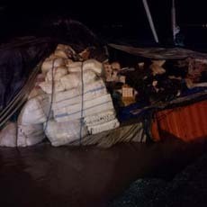 KLM Mitra Abadi Penuh Muatan Tenggelam di Pelabuhan Tanjung Perak