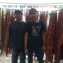 Rebo Nyunda, Penjual Iket dan Pangsi Mendulang Untung