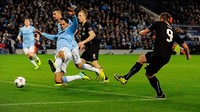 Stanislav Tecl melepaskan tendangan yang berbuah gol ke gawawng City di menit ke-69. AFP/Andrew Yates.