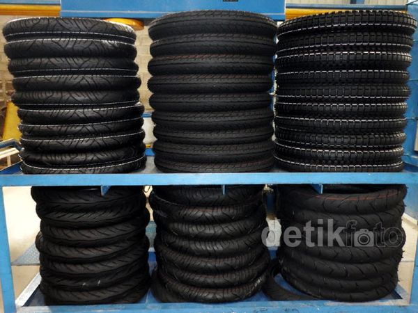 Pembuatan Ban Motor di Serang