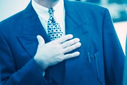 Hati-hati! Terlalu Keras Bekerja Bisa Kena Angina, Begini Gejalanya