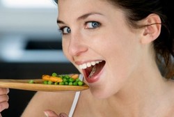 Ilmuwan Sebut Wanita Bisa Rasakan Makanan Lebih Baik daripada Pria