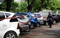  Penampakan Mobil Mewah Terkait Akil yang Disita KPK