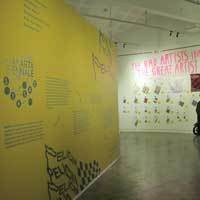 Kenapa Seniman Ini Hanya Memamerkan Barang Hasil Curian?