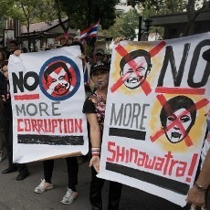 Pendemo Thailand Serbu Markas Militer dan Duduki Kantor Partai Berkuasa