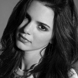 Kendall Jenner Hobi Pamer Foto Seksi di Media Sosial