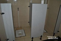 WC Tanpa Pintu & 5 Hal Super Aneh dari China