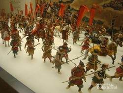 Jadi Samurai di Osaka Castle