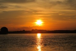 Seperti Ini Sunset Cantik di Sungai Musi