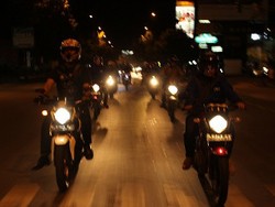 Menaklukkan Jalan Rusak, Gelap, Sepi sampai Pinggir Jurang