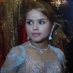 Siti Liza Bangga Gunakan Rancangan Ivan Gunawan