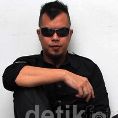 Ahmad Dhani Merasa Tak Pernah Berseteru dengan Farhat Abbas