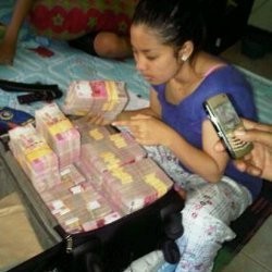 Apa Kata Pakar Soal Foto Duit Sekoper Milik Vita?