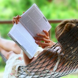 Internet Sudah Membunuh Koran dan CD, Kalau Buku?