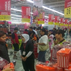 Ada Midnight Sale, Carrefour Lebak Bulus Tambah 10 Kasir
