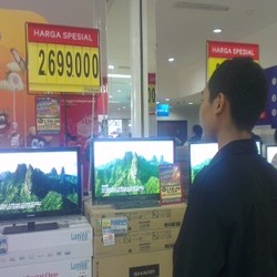 Belum Sejam Midnight Sale Carrefour Dibuka, 50 Unit TV Diborong