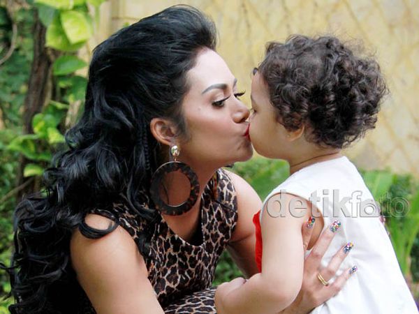 Krisdayanti dan si Imut Amora