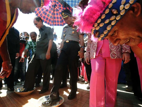 Menpera & Kapolri Resmikan Asrama Polri di Papua Barat Menpera & Kapolri Resmikan Asrama Polri di Papua Barat