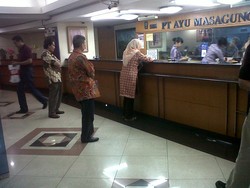 Banyak Juga Masyarakat yang Beli Dolar Meski Nilainya Selangit