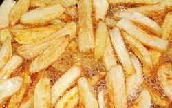 Suka Ayam Goreng atau Tempe Goreng? Cek Dulu Kandungan Kalorinya!