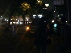 Gegana Evakuasi Benda Mencurigakan di Halte TransJ Komdak