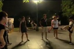 Asyiknya Olah Raga Malam di Hanoi