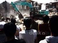 Penertiban Bangunan di Waduk Ria Rio