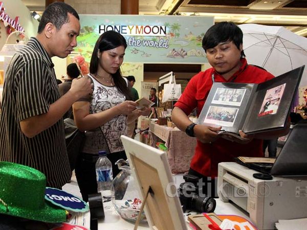 Pernak-pernik Pernikahan Diserbu