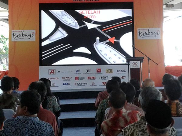 Toyota dan Pemrov DKI Urai Kemacetan di Mampang