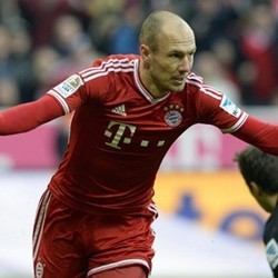 Dua Gol Robben Menangkan Bayern