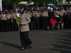 Jilbab Ditunda, Polwan Kecewa Tapi Nurut Atasan