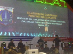 Bak Dosen, Jokowi Paparkan Masalah Jakarta di Depan Ribuan Warga