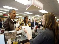 Obama Bersantai Saat Long Weekend 