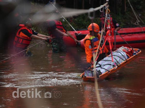 Simulasi Evakuasi Korban Banjir