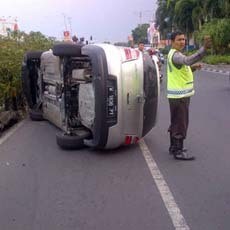 Hindari Motor, Grand Livina Terguling