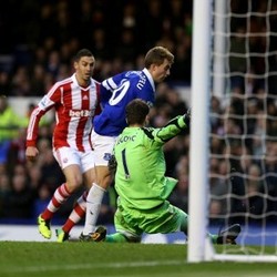 Hantam Stoke 4-0, Everton Masuk Empat Besar