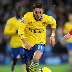 Oezil Jawab Sorotan dengan Dua Assist