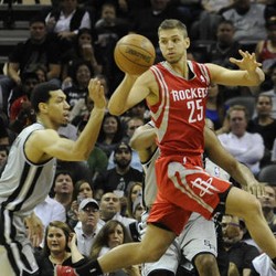 Rockets Beri Spurs Kekalahan Kandang Pertama