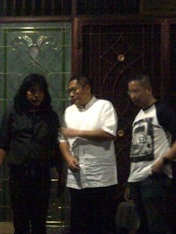 Tengah Malam, Anas Melayat Almarhum Mulyana di Rumah Duka